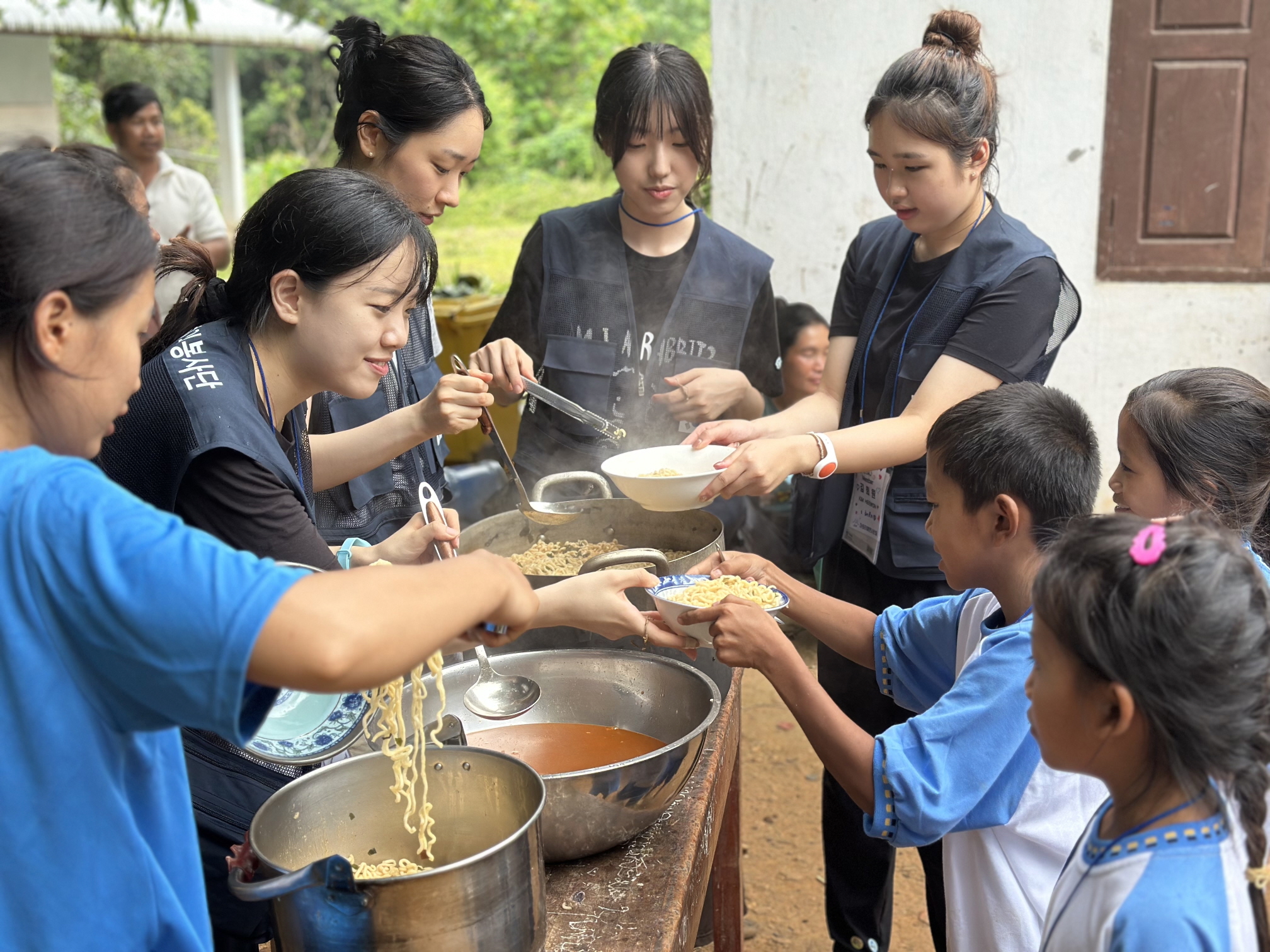 [크기변환]해외봉사-07.01 학교봉사 (2)-70264526012.jpg